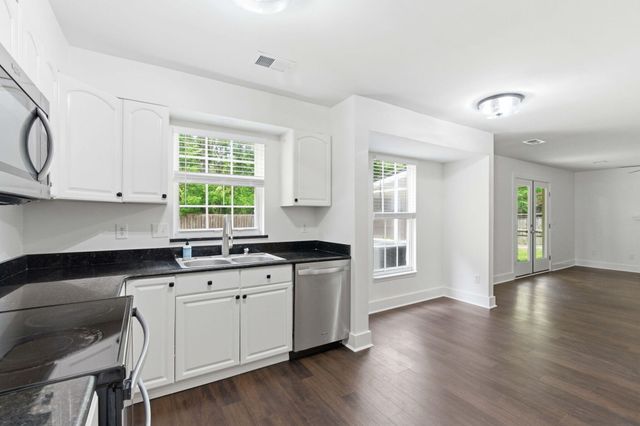 2143 Pinehurst Avenue, Charleston, SC 29414