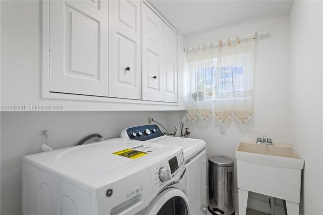 1470 N Treasure Dr, North Bay Village, FL 33141