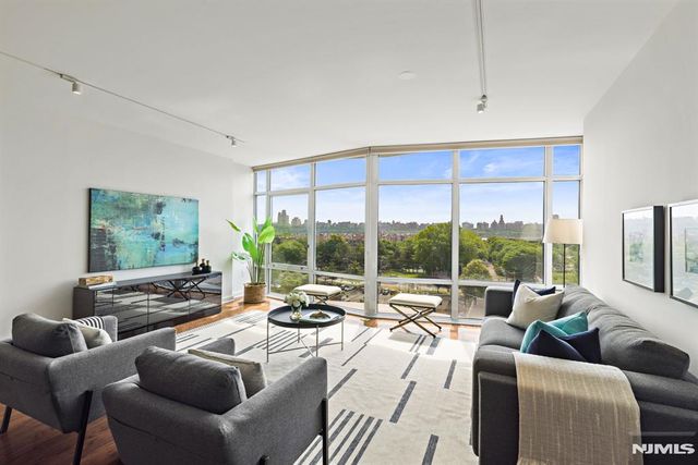 100 Thompson Lane 6B, Edgewater, NJ 07020