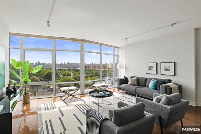100 Thompson Lane 6B, Edgewater, NJ 07020