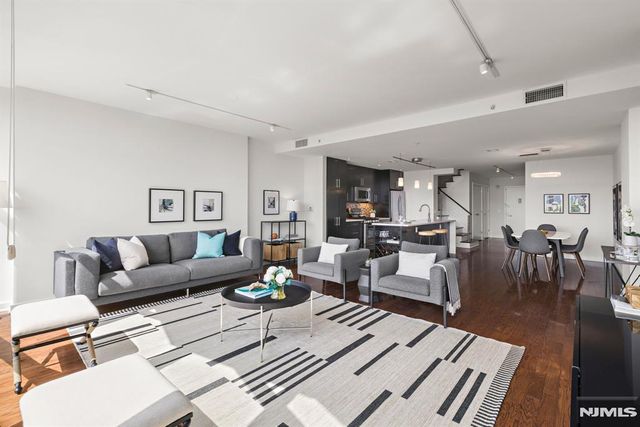 100 Thompson Lane 6B, Edgewater, NJ 07020