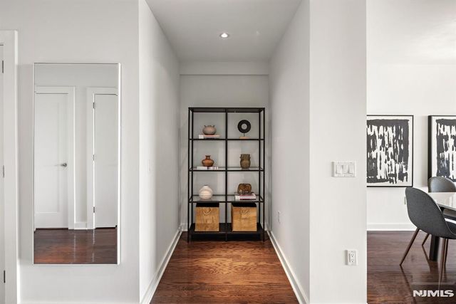 100 Thompson Lane 6B, Edgewater, NJ 07020