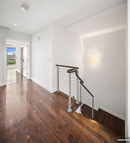 100 Thompson Lane 6B, Edgewater, NJ 07020