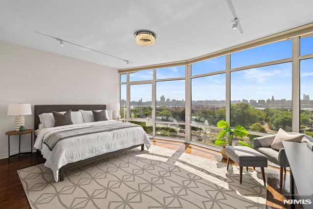 100 Thompson Lane 6B, Edgewater, NJ 07020