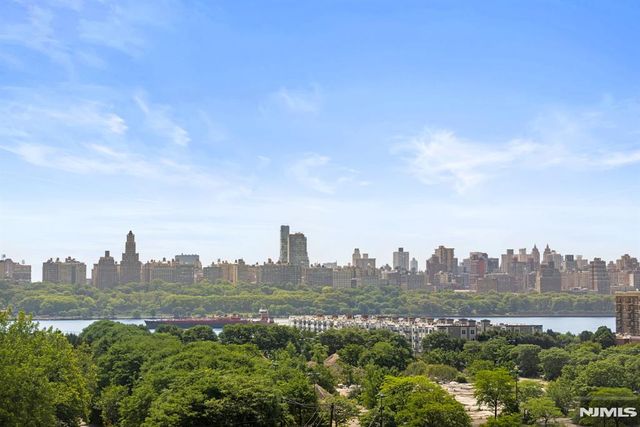 100 Thompson Lane 6B, Edgewater, NJ 07020