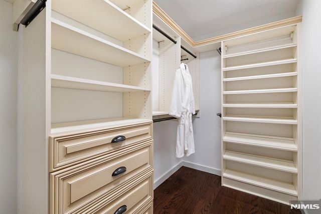 100 Thompson Lane 6B, Edgewater, NJ 07020