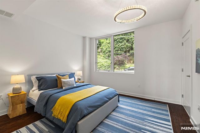 100 Thompson Lane 6B, Edgewater, NJ 07020