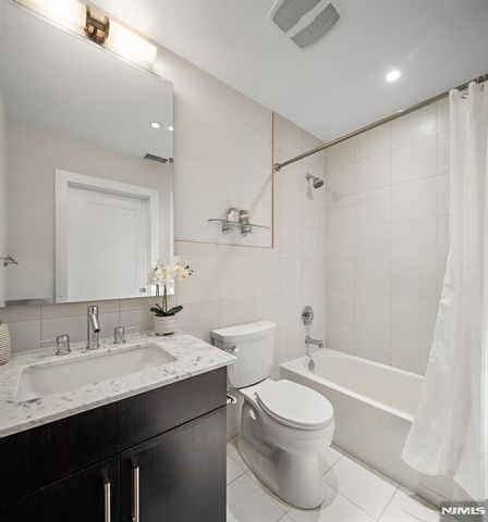 100 Thompson Lane 6B, Edgewater, NJ 07020