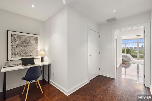 100 Thompson Lane 6B, Edgewater, NJ 07020