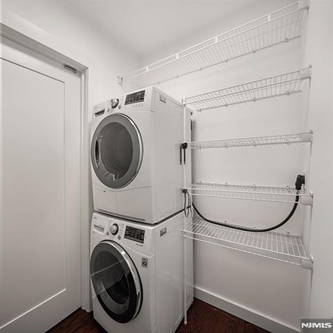 100 Thompson Lane 6B, Edgewater, NJ 07020