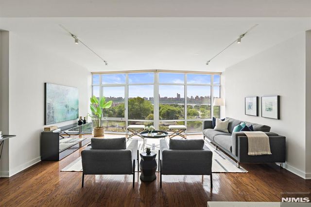 100 Thompson Lane 6B, Edgewater, NJ 07020
