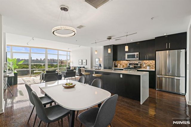 100 Thompson Lane 6B, Edgewater, NJ 07020