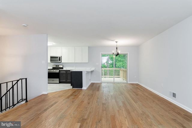 12530 OAKWOOD DR, Woodbridge, VA 22192