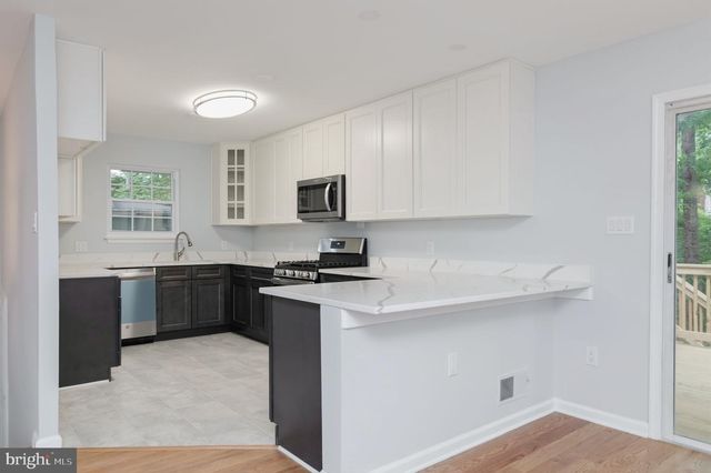 12530 OAKWOOD DR, Woodbridge, VA 22192