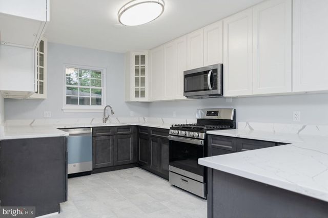 12530 OAKWOOD DR, Woodbridge, VA 22192