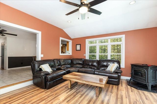 71 Pond Street, Newton, NH 03858