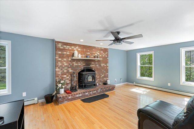 71 Pond Street, Newton, NH 03858