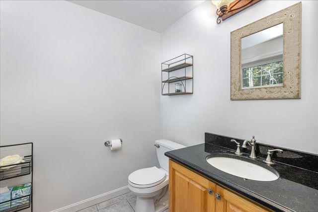 71 Pond Street, Newton, NH 03858