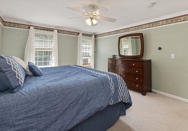 71 Pond Street, Newton, NH 03858