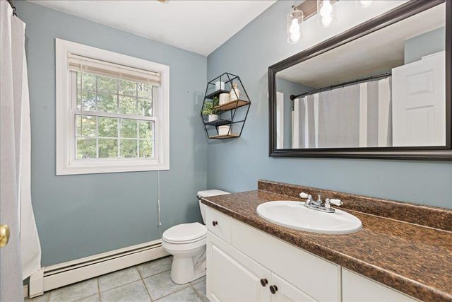71 Pond Street, Newton, NH 03858