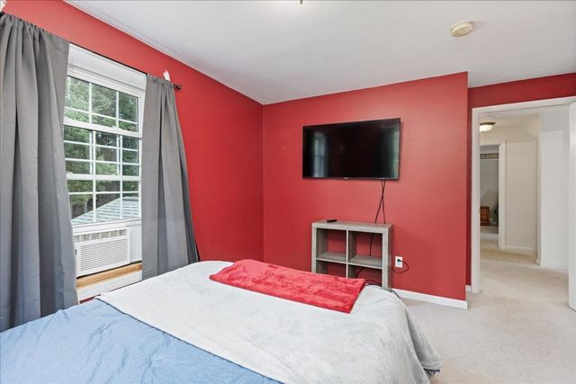 71 Pond Street, Newton, NH 03858