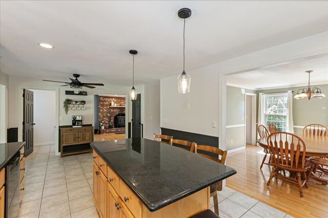 71 Pond Street, Newton, NH 03858