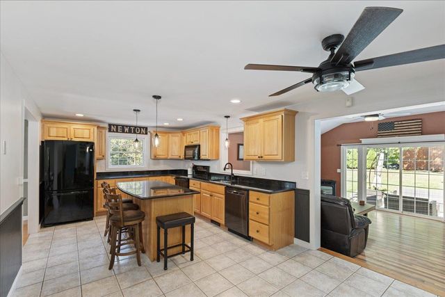71 Pond Street, Newton, NH 03858