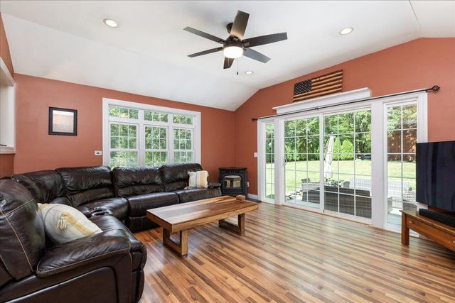 71 Pond Street, Newton, NH 03858