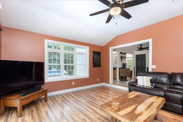 71 Pond Street, Newton, NH 03858