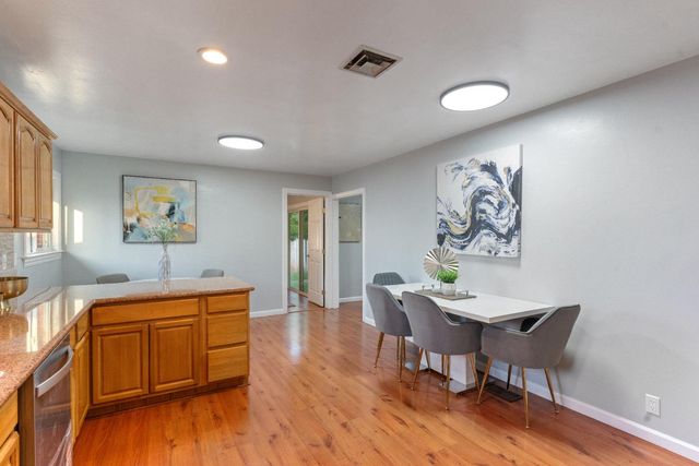 7477 21st St, Sacramento, CA 95822