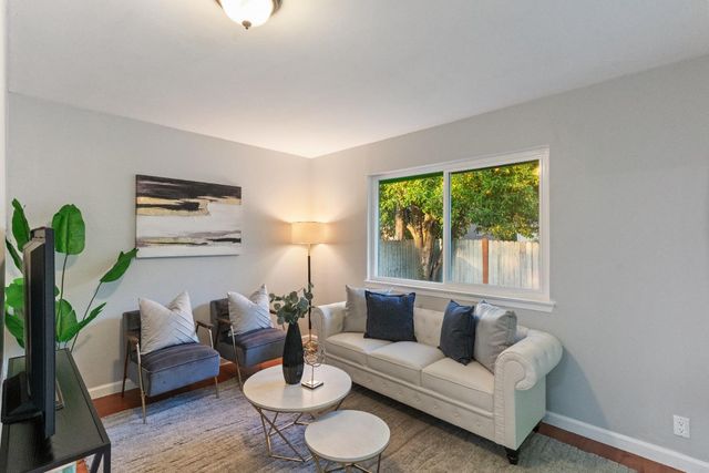 7477 21st St, Sacramento, CA 95822