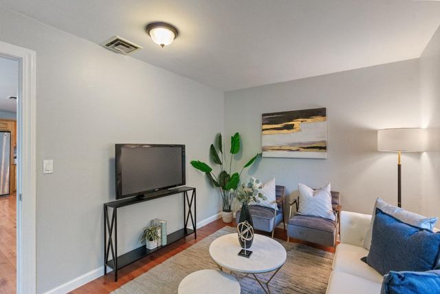 7477 21st St, Sacramento, CA 95822