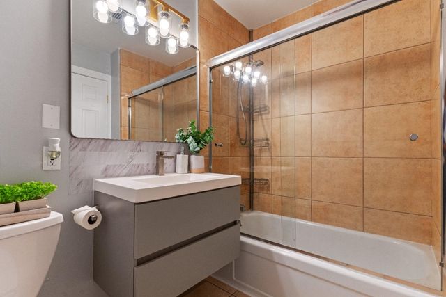 7477 21st St, Sacramento, CA 95822