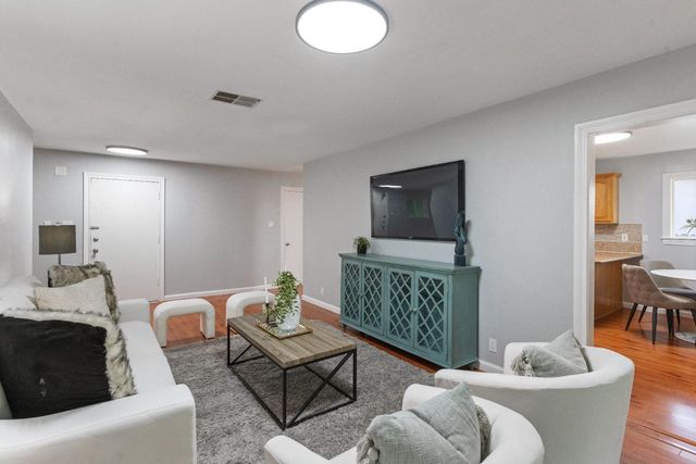 7477 21st St, Sacramento, CA 95822