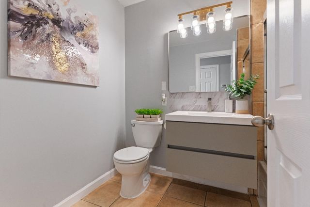 7477 21st St, Sacramento, CA 95822