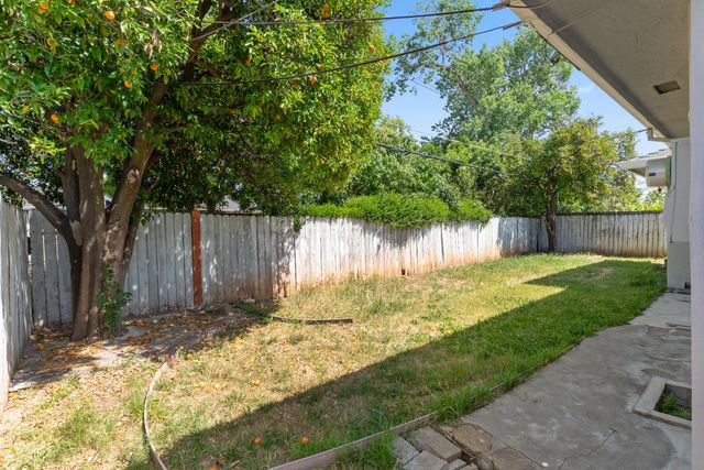 7477 21st St, Sacramento, CA 95822