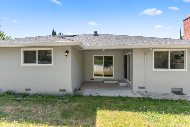 7477 21st St, Sacramento, CA 95822