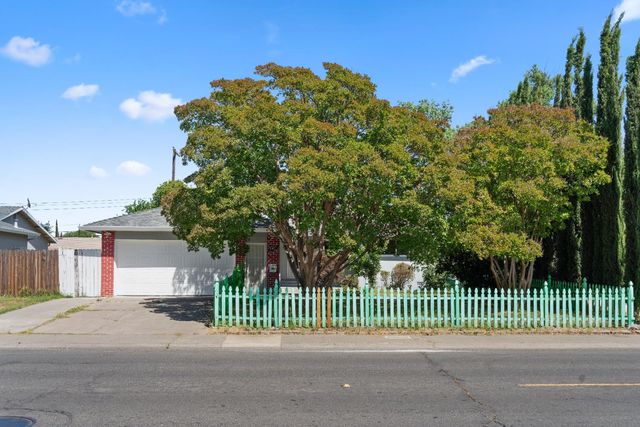 7477 21st St, Sacramento, CA 95822