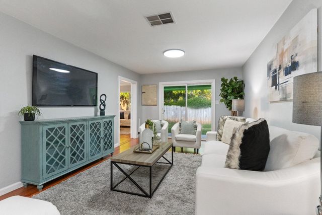 7477 21st St, Sacramento, CA 95822