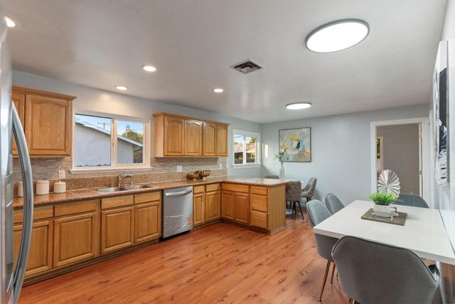 7477 21st St, Sacramento, CA 95822