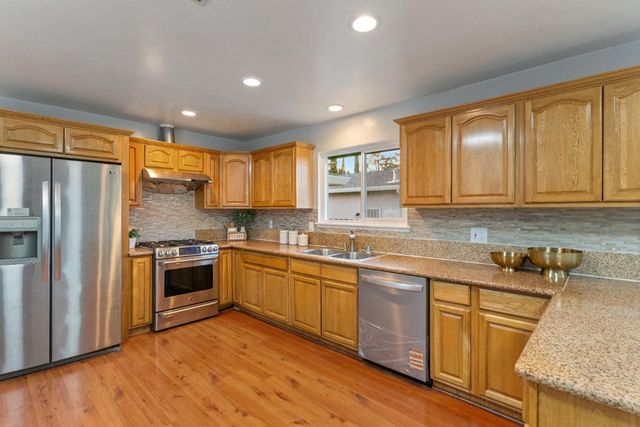 7477 21st St, Sacramento, CA 95822