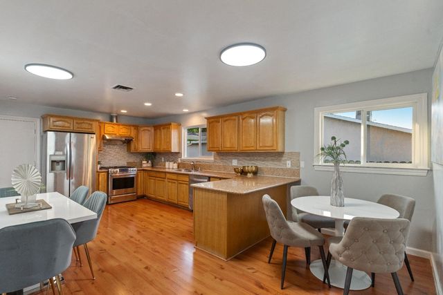 7477 21st St, Sacramento, CA 95822