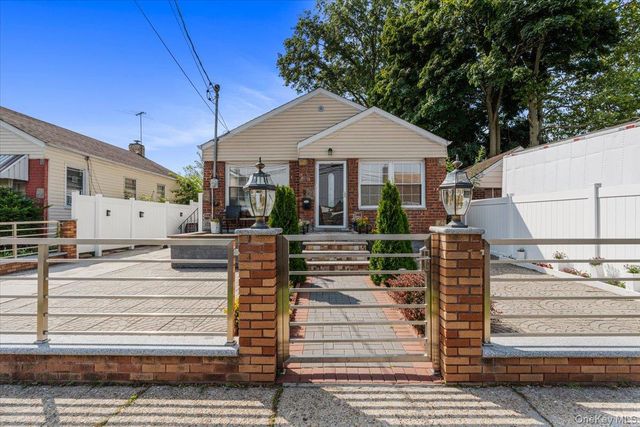 18710 121st Avenue, Saint Albans, NY 11412