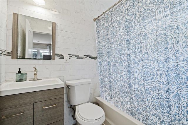 18710 121st Avenue, Saint Albans, NY 11412