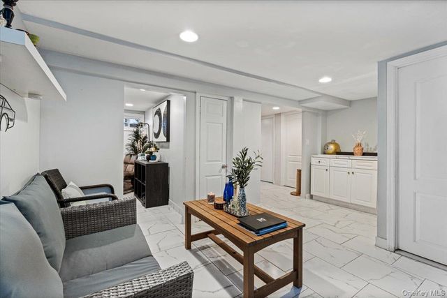 18710 121st Avenue, Saint Albans, NY 11412