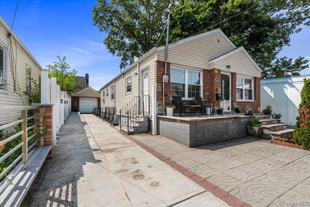 18710 121st Avenue, Saint Albans, NY 11412