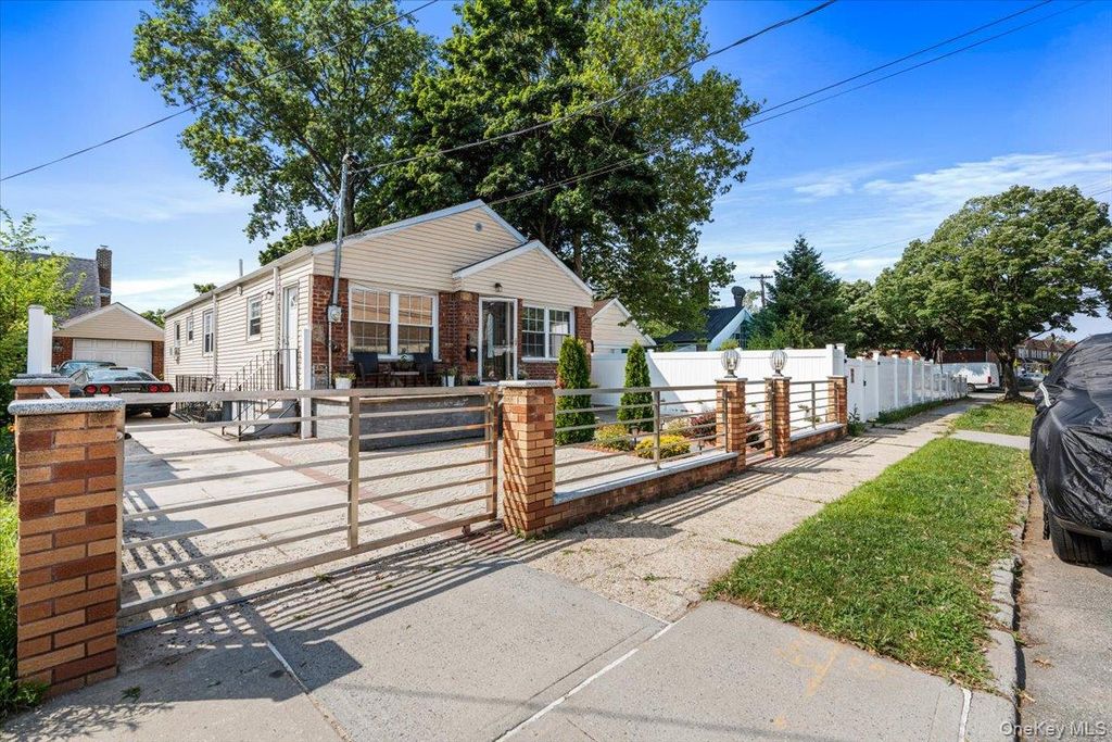 18710 121st Avenue, Saint Albans, NY 11412