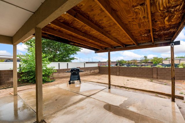 148 Pearl Drive NE, Rio Rancho, NM 87124
