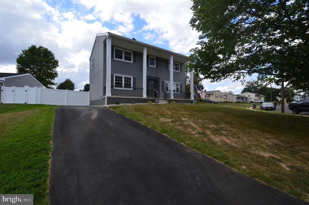 3 SEDGWICK RD, Hamilton, NJ 08690