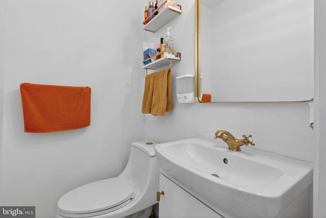 1111 WILLIAMSBURG RD, Lancaster, PA 17603